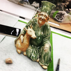 Kutani figure with broken antler